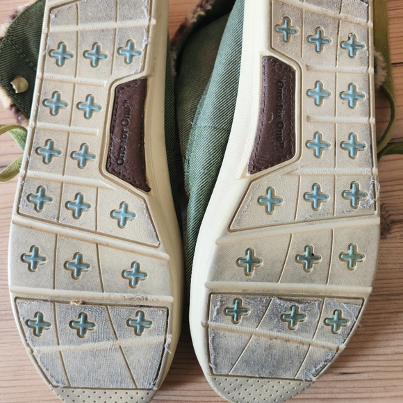 Toms Shoes, size 8M - Picture 2 of 6